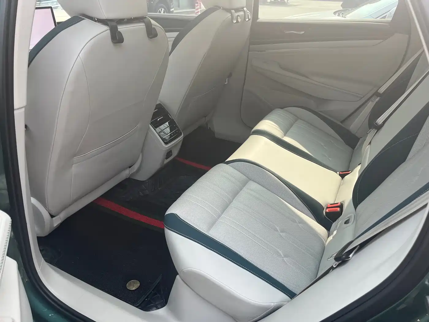 VOLKSWAGEN ID.7 VIZZION