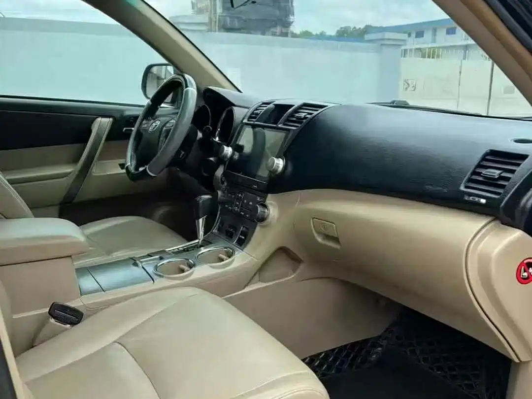 Photo 6 - Toyota Highlander