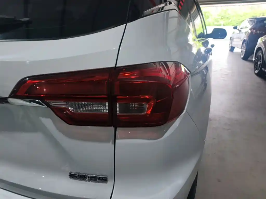 Фото 8 - Haval M6