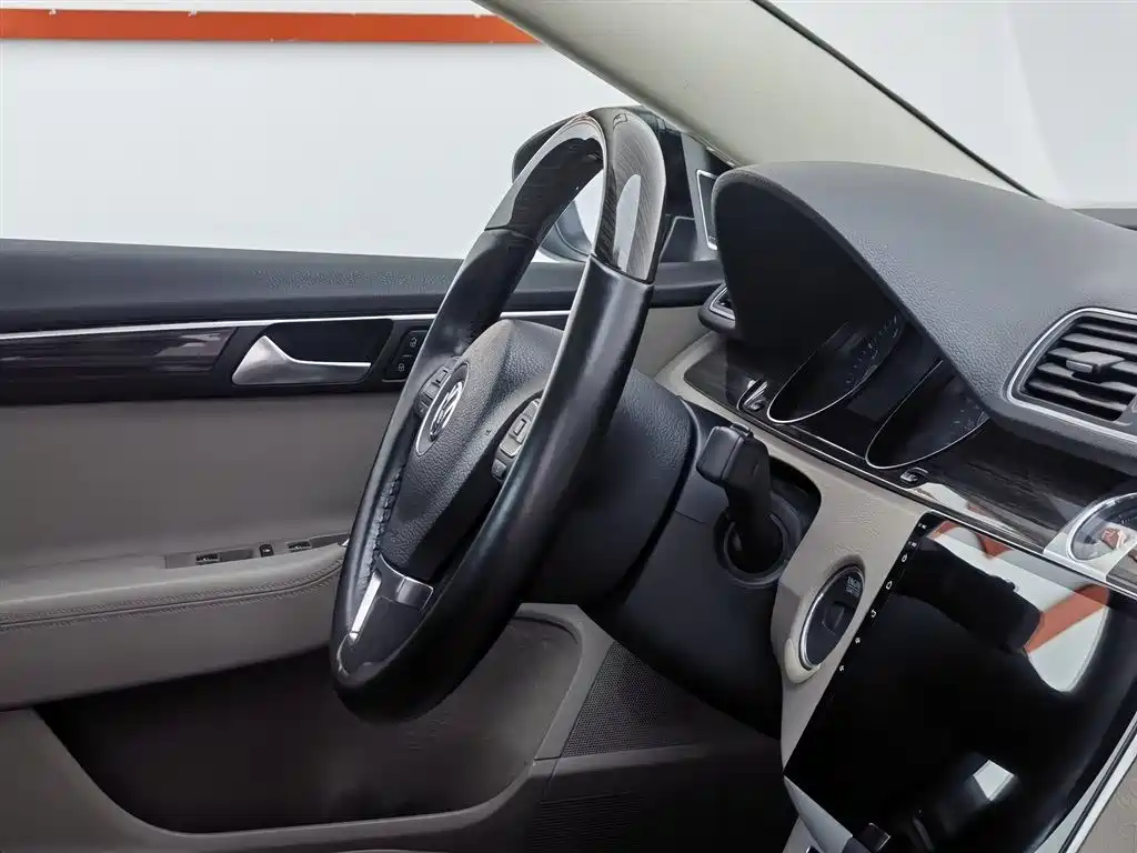 Volkswagen Magotan 2013 2.0TSI Ultimate фото 22