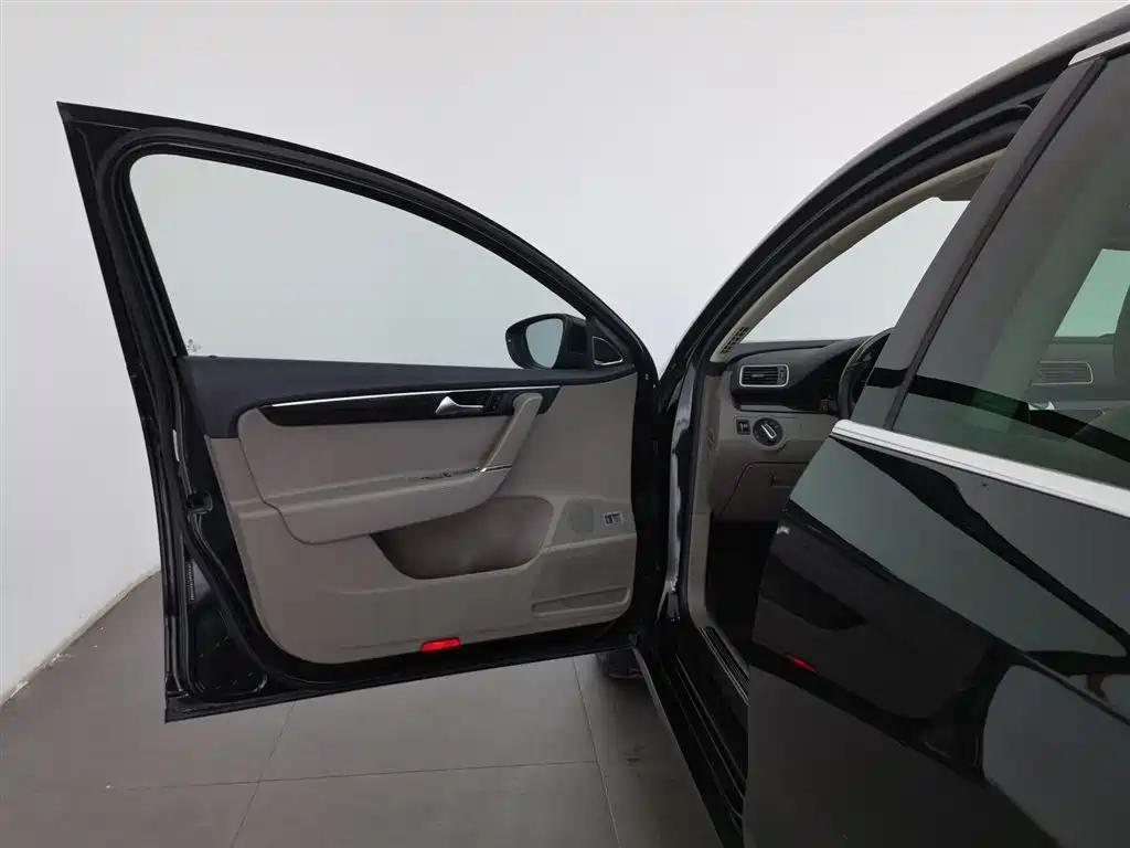 Volkswagen Magotan 2013 2.0TSI Ultimate фото 8