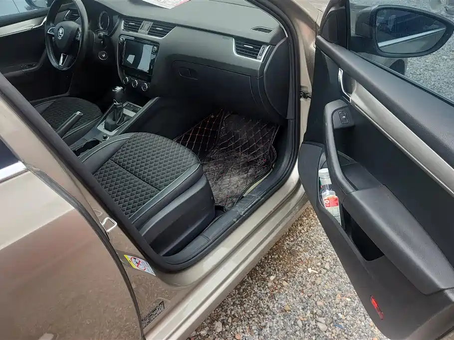 Škoda Octavia 2018 TSI230 DSG Comfort Edition фото 8