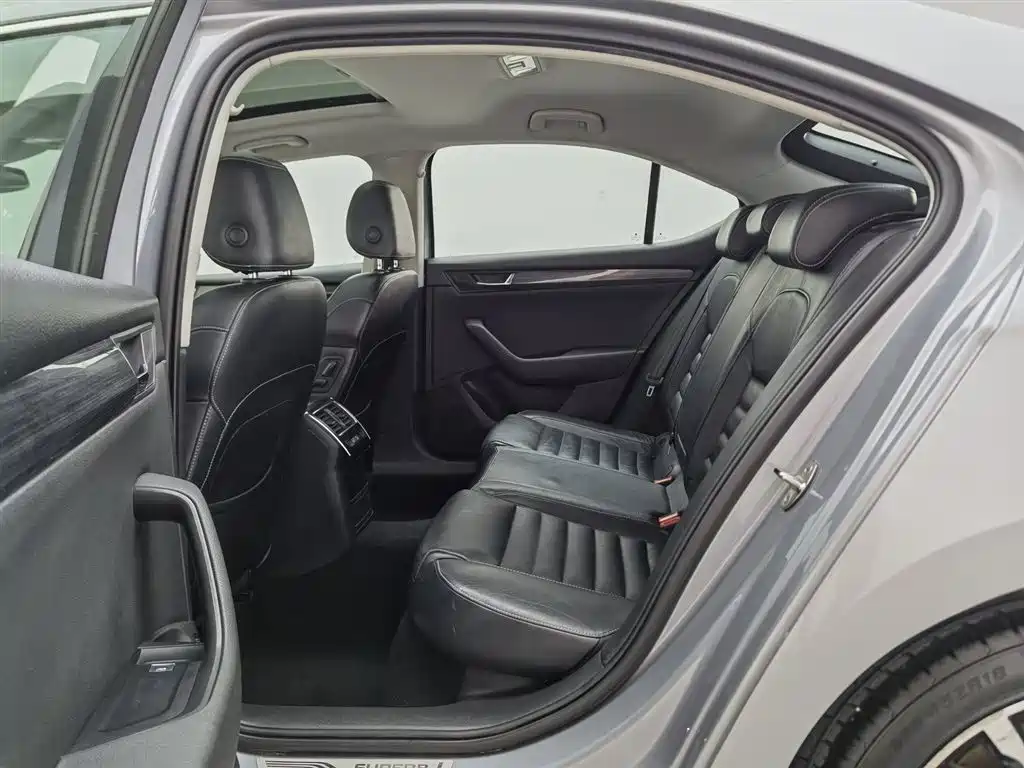 Škoda Superb 2016 TSI330 DSG Smart Edition фото 15