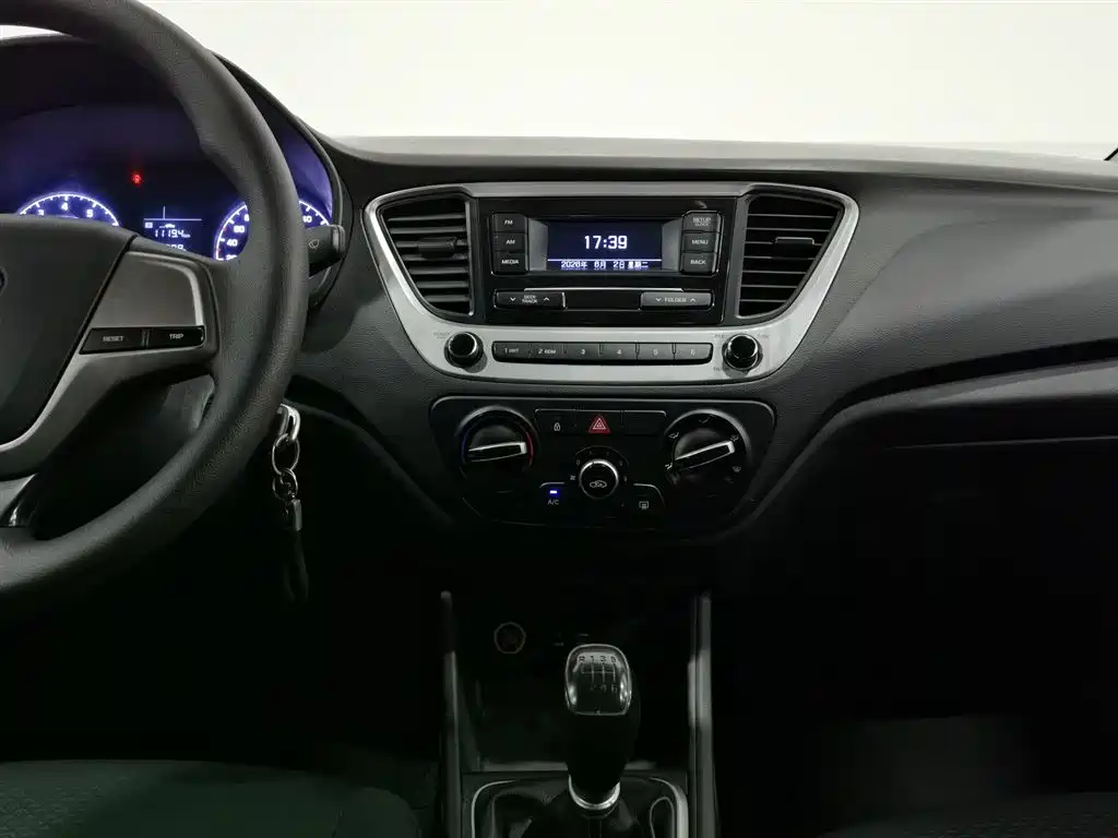 Hyundai Verna 2016 1.4L Manual Cool Edition GLS фото 12