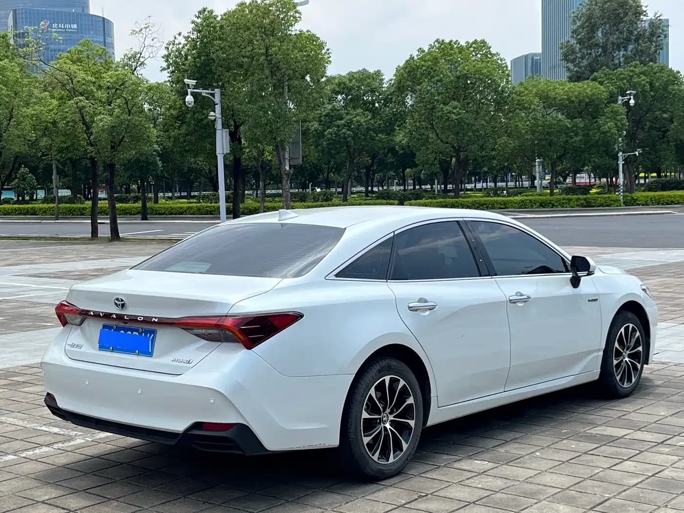 Toyota Avalon 2023 Hybrid 2.5L Luxury Edition фото 6
