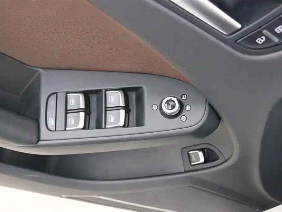 Audi A4L 2016 35 TFSI Automatic Comfort фото 13