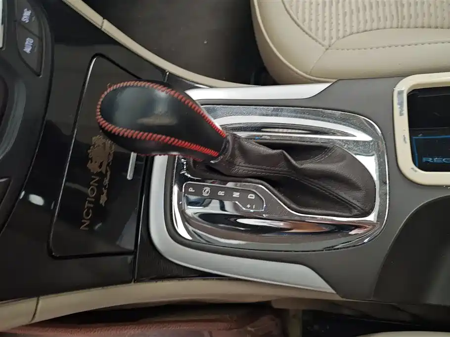 Buick Regal 2015 2.0L Leading Fashion Model фото 16