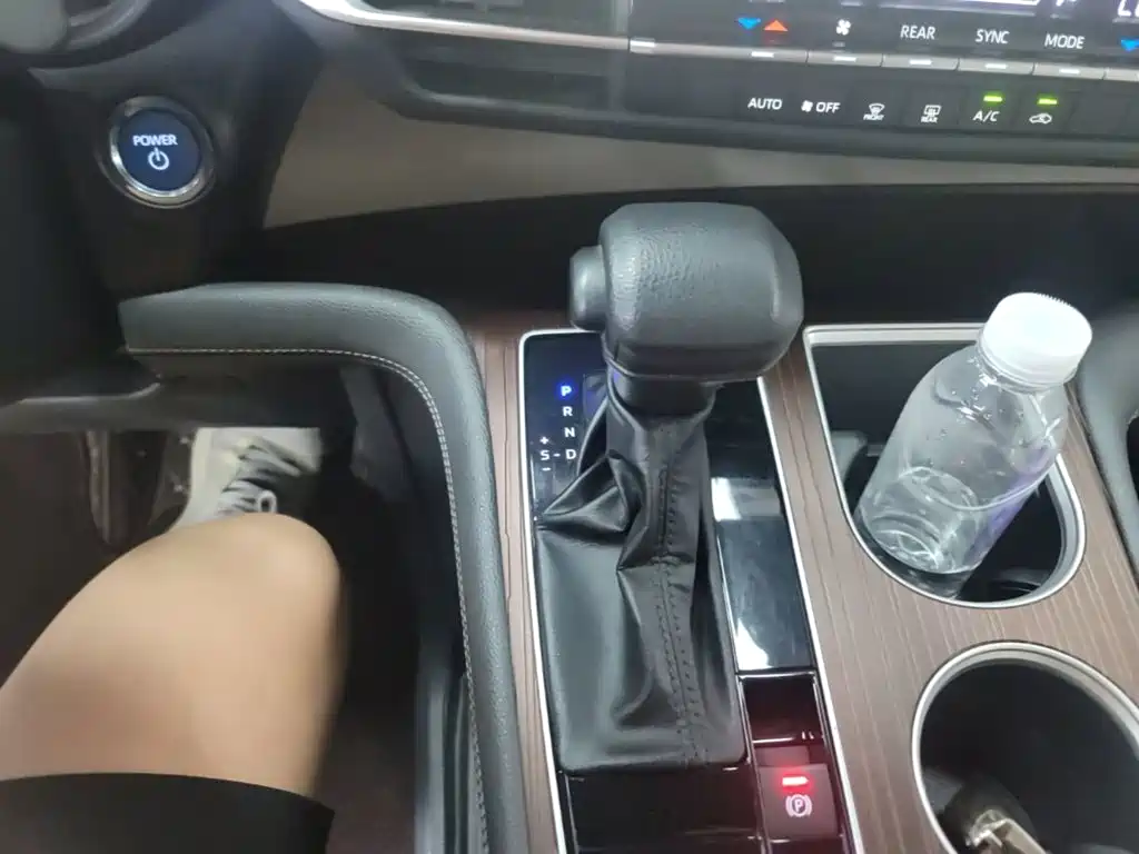 Toyota Granvia 2023 2023 2.5L Hybrid Luxury Edition