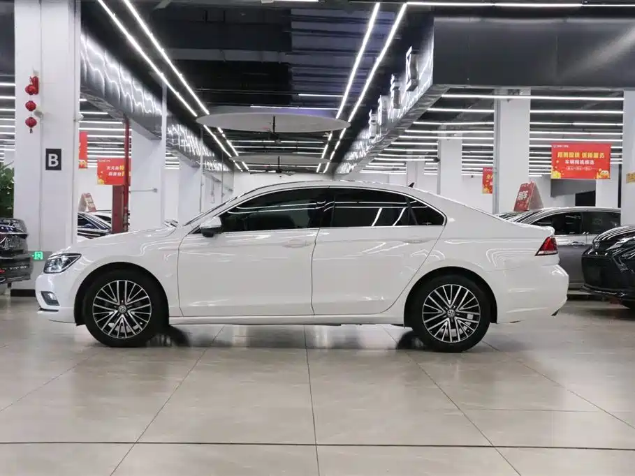 Volkswagen Lamando 2017 280TSI DSG Luxury Edition фото 3