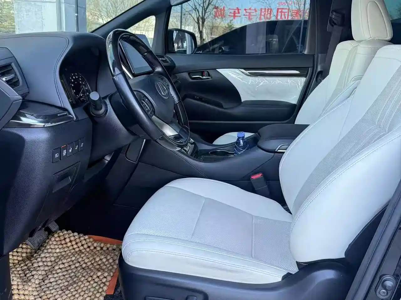 Lexus LM 2020 300h Seven-Seater Elegance Edition фото 10