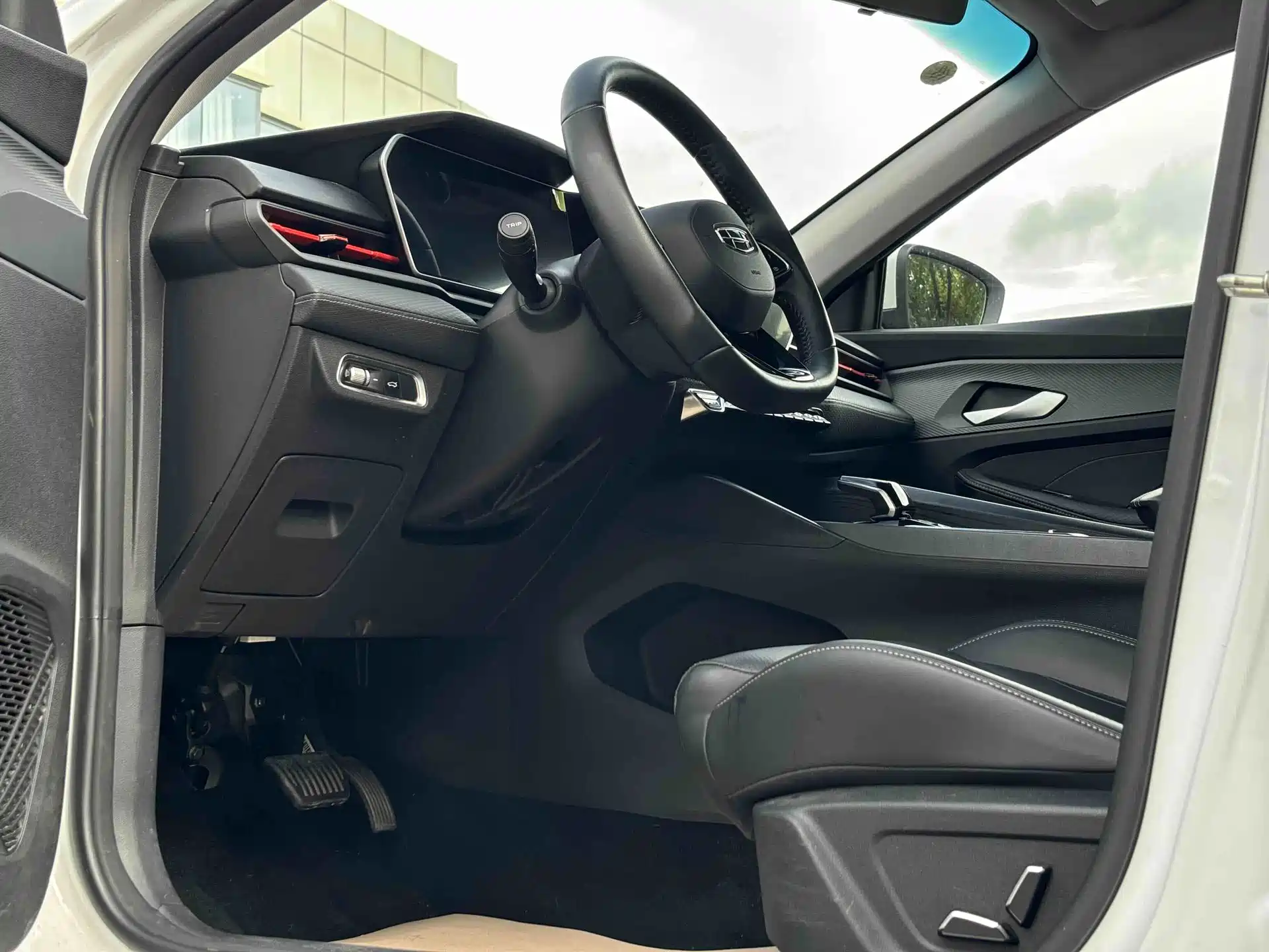 Фото 4 - Geely Binrui