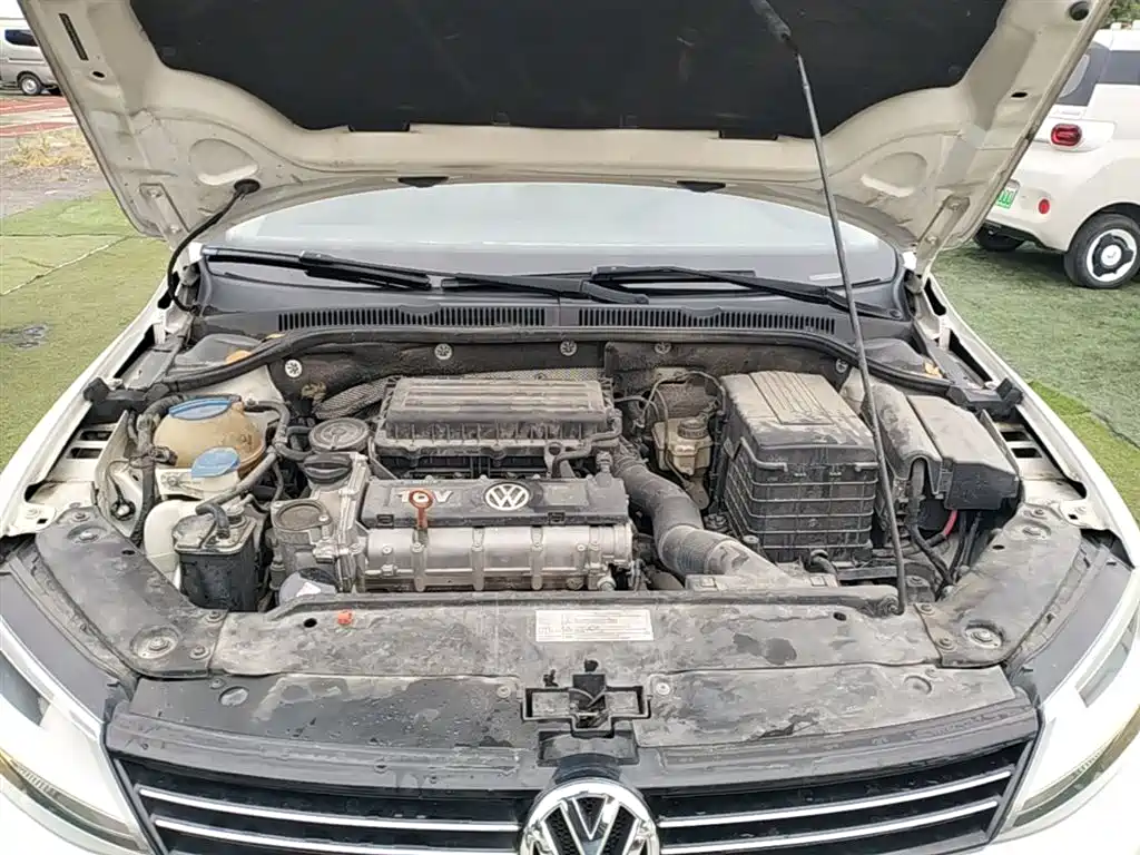 Volkswagen Sagitar 2014 1.6L Automatic Comfort фото 19