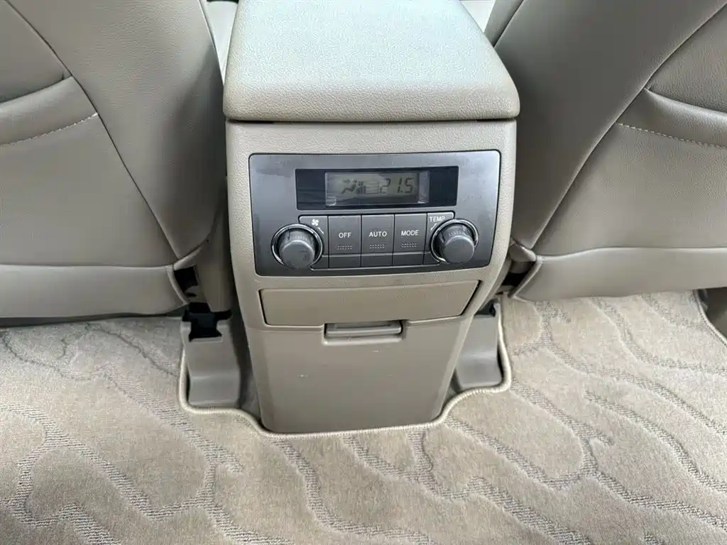 Toyota Highlander 2011 2.7L 2WD 7-seat Luxury фото 20
