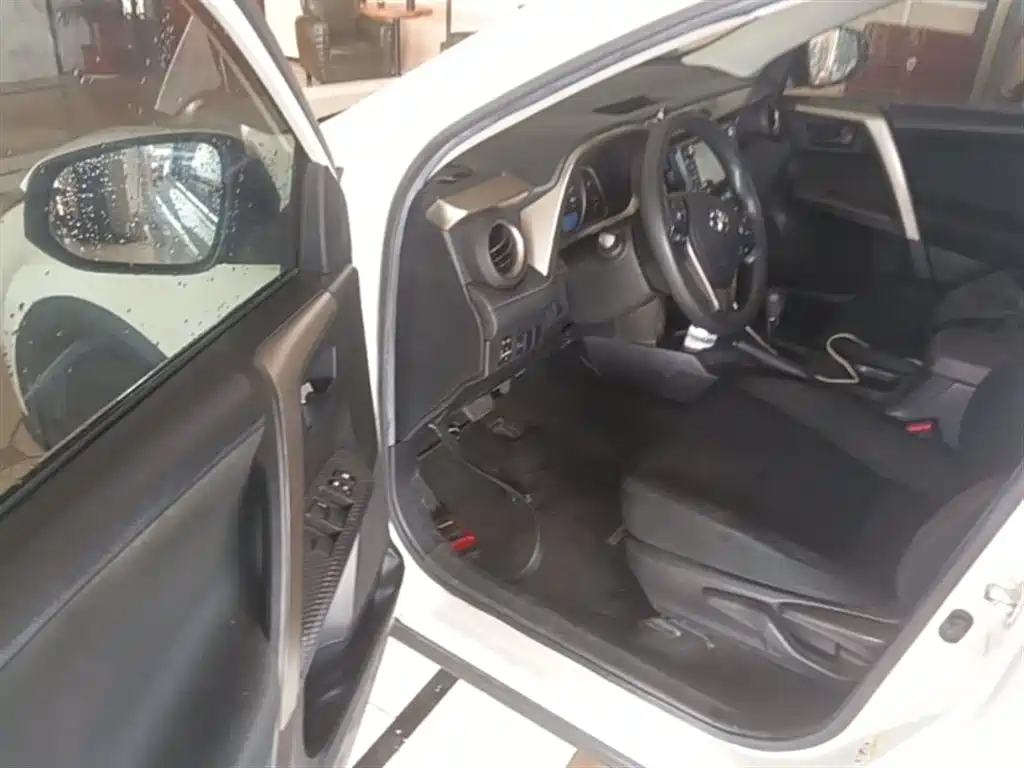 Toyota RAV4 Rongfang 2015 2.0L CVT 2WD Trend Edition фото 16