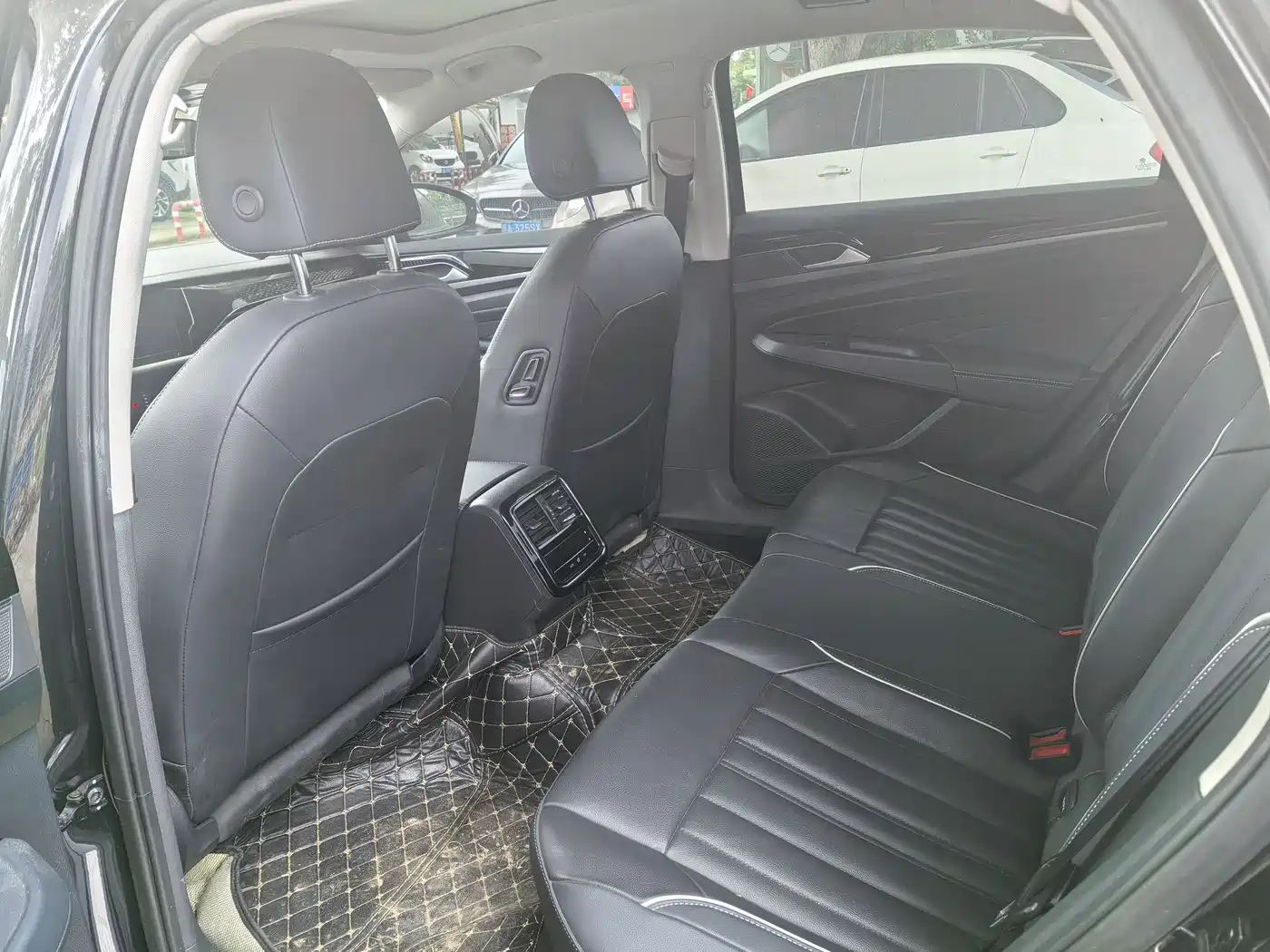 Volkswagen Passat 2023 330TSI Elite Edition фото 7