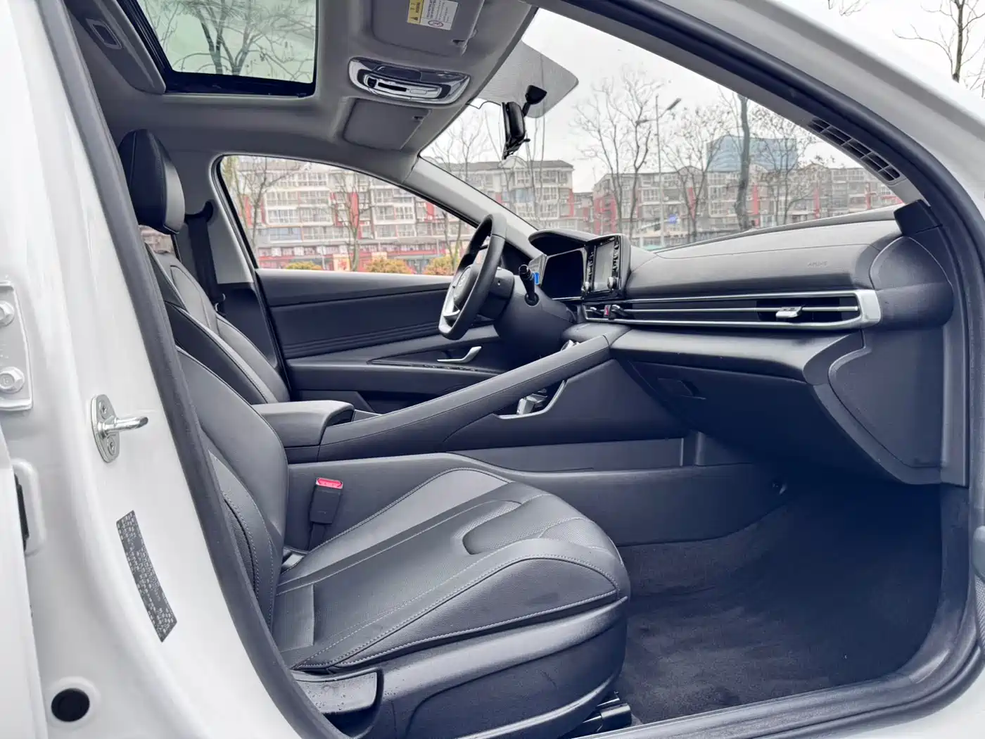 Hyundai Elantra 2023 1.5L CVT GLX Elite Edition фото 9