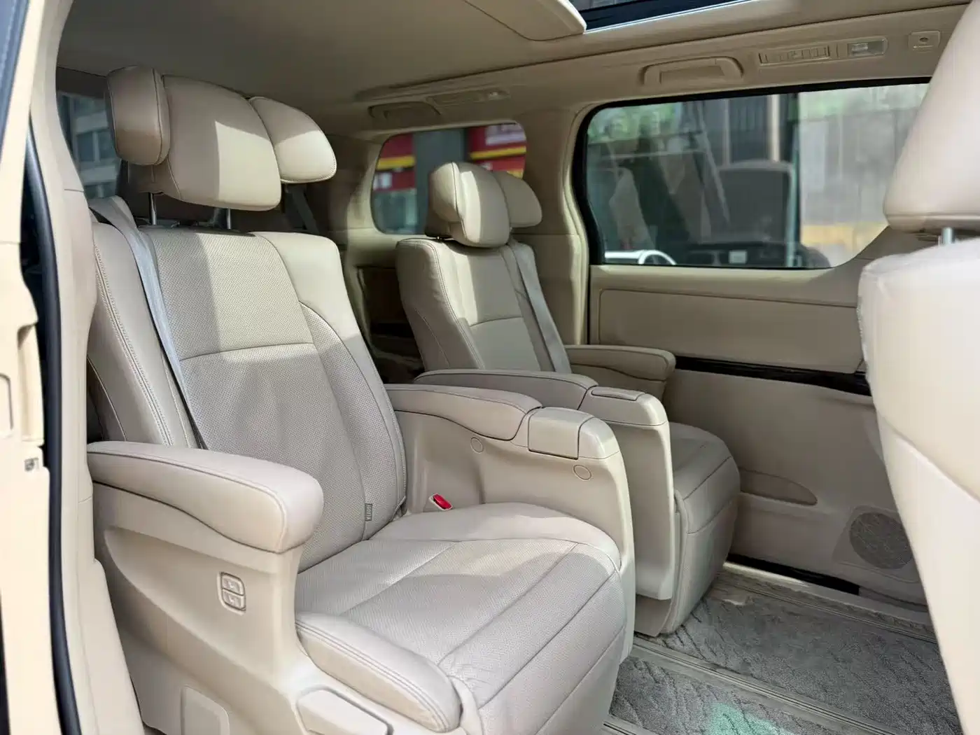 Toyota Alphard 2012 2.4L Luxury Edition фото 8