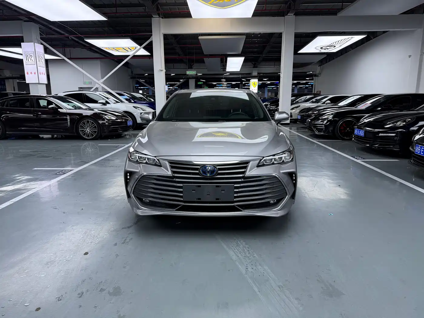 Toyota Avalon 2019 Hybrid 2.5L Luxury Edition China VI фото 2