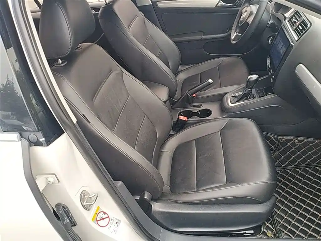 Volkswagen Sagitar 2014 1.6L Automatic Comfort фото 24