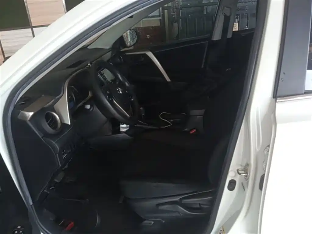 Toyota RAV4 Rongfang 2015 2.0L CVT 2WD Trend Edition фото 15