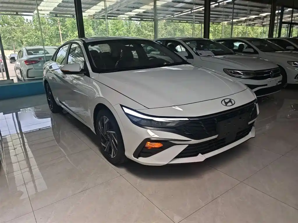 Hyundai Elantra 2023 1.5L CVT GLX Elite Edition фото 4