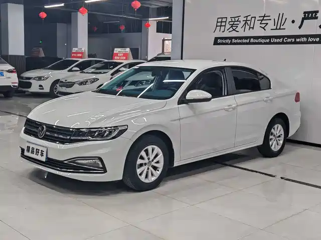 VOLKSWAGEN BORA