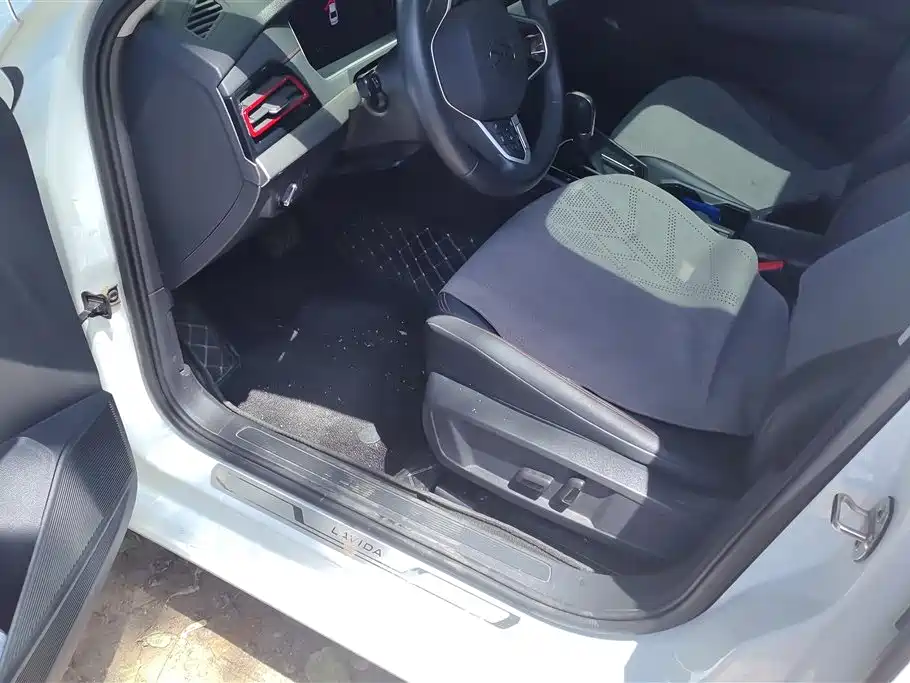 Volkswagen Lavida 2024 Model 300TSI DSG Starlight Leading Edition фото 8