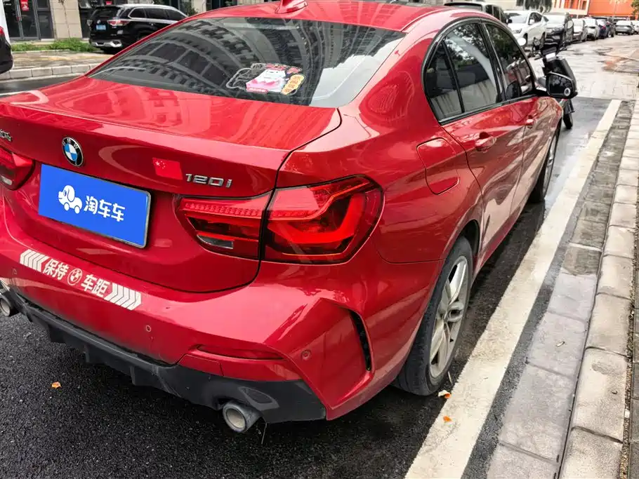 BMW 1 Series 2021 120i M Sport Shadow Edition фото 3
