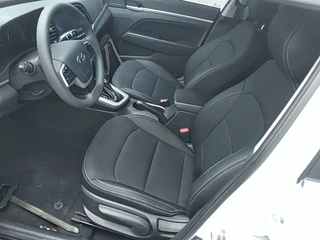Hyundai Elantra 2016 Model 1.6L Automatic Smart Elite фото 15