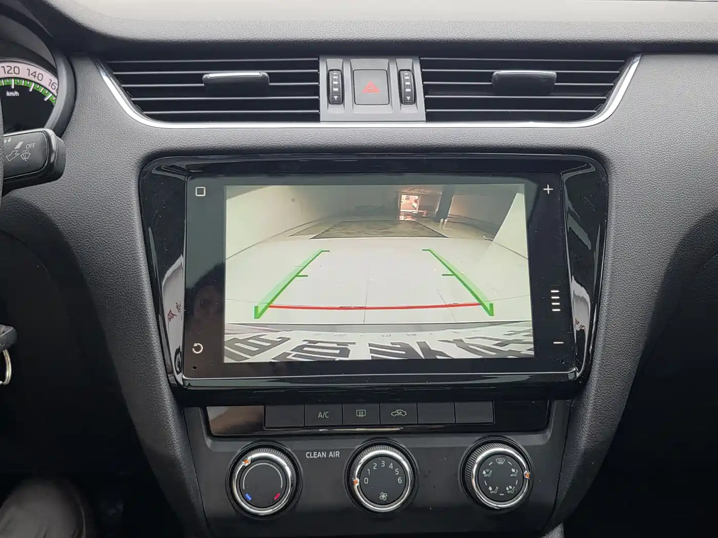 Škoda Octavia 2019 1.5L Automatic Smart Comfort China VI фото 16