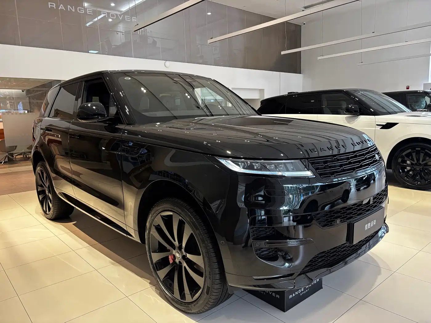 Land Rover Range Rover Sport 2026 2025 400PS Dynamic HSE