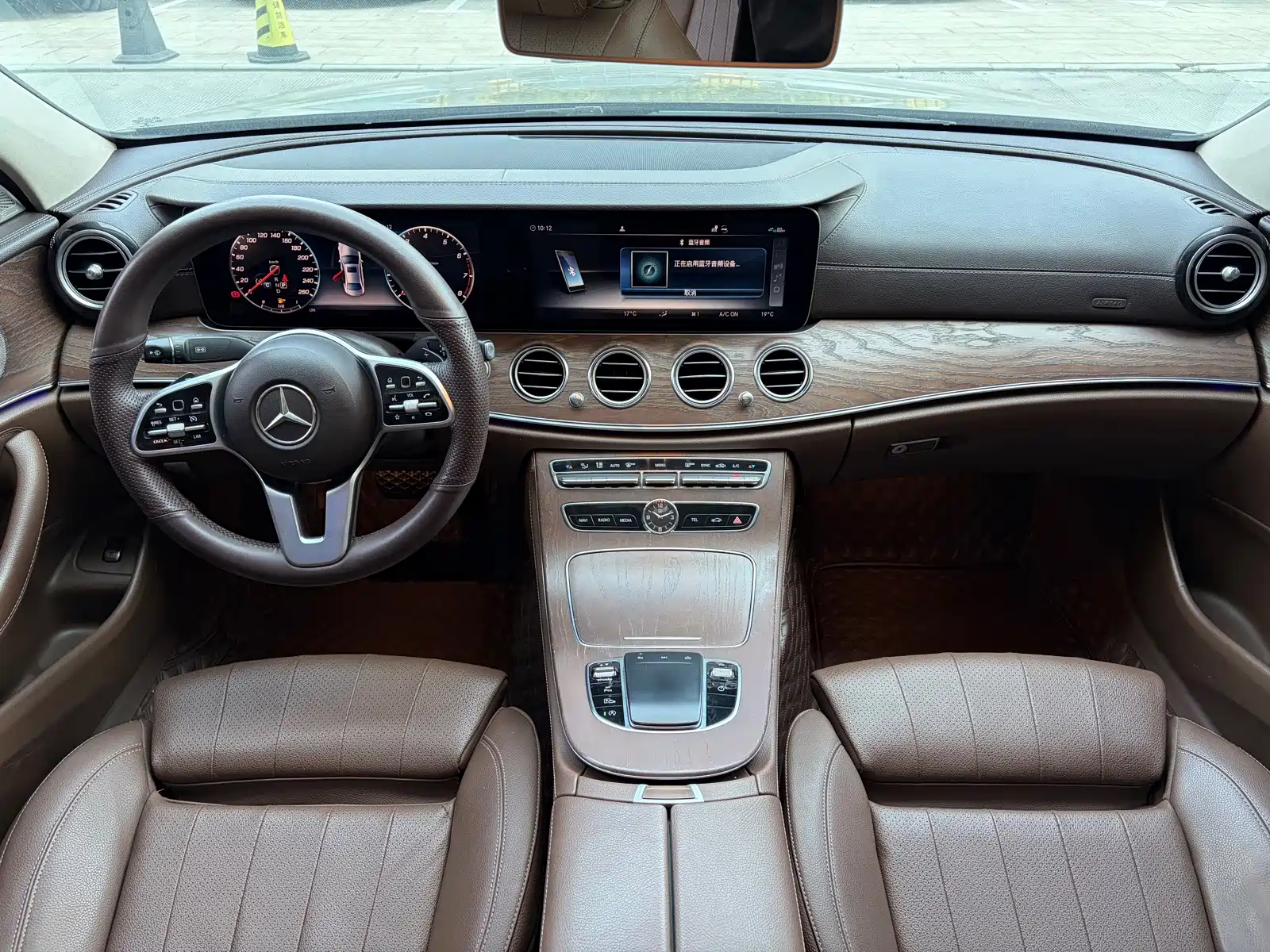 صورة 5 - Mercedes-Benz E-Class