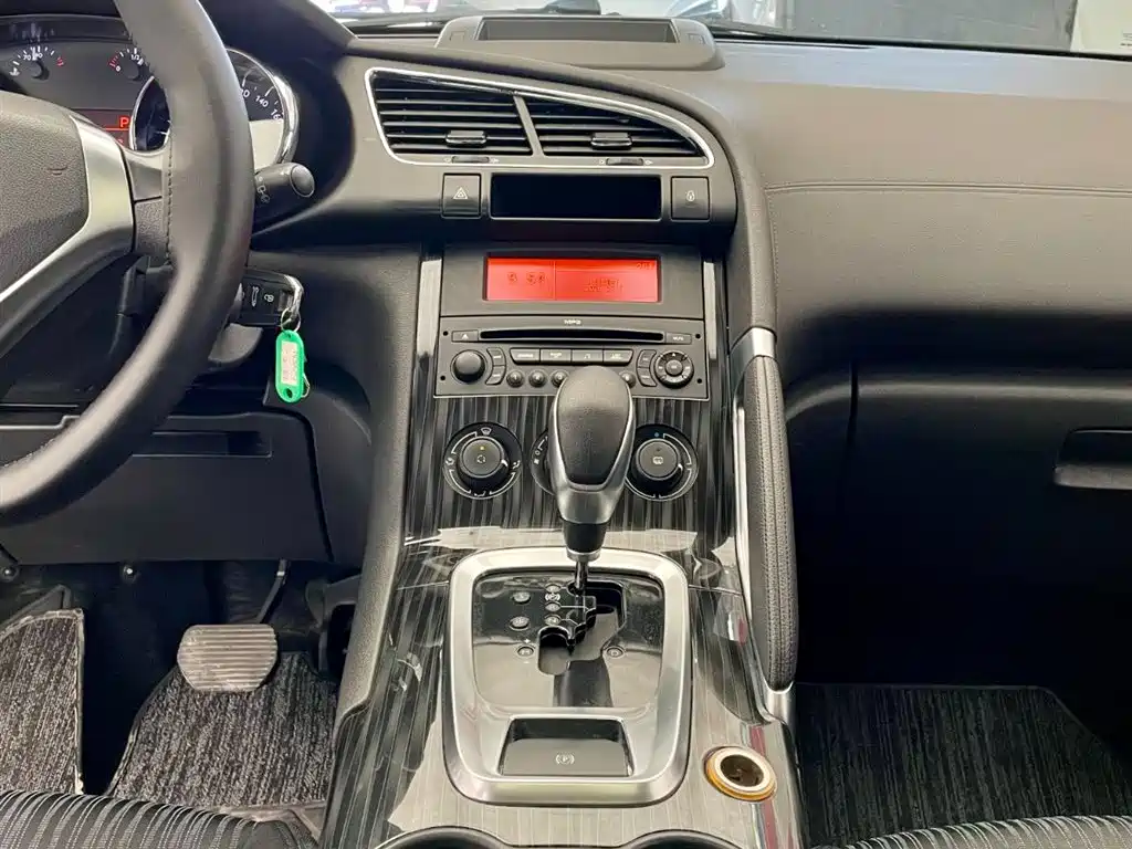 Peugeot 3008 2015 2.0L Automatic Classic Edition фото 9