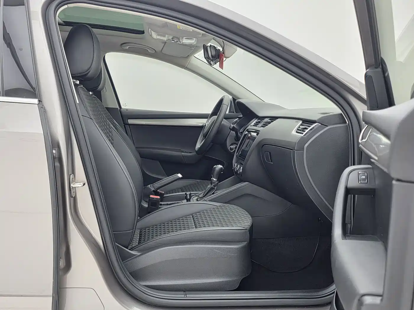 Škoda Octavia 2019 1.5L Automatic Smart Comfort China VI фото 12