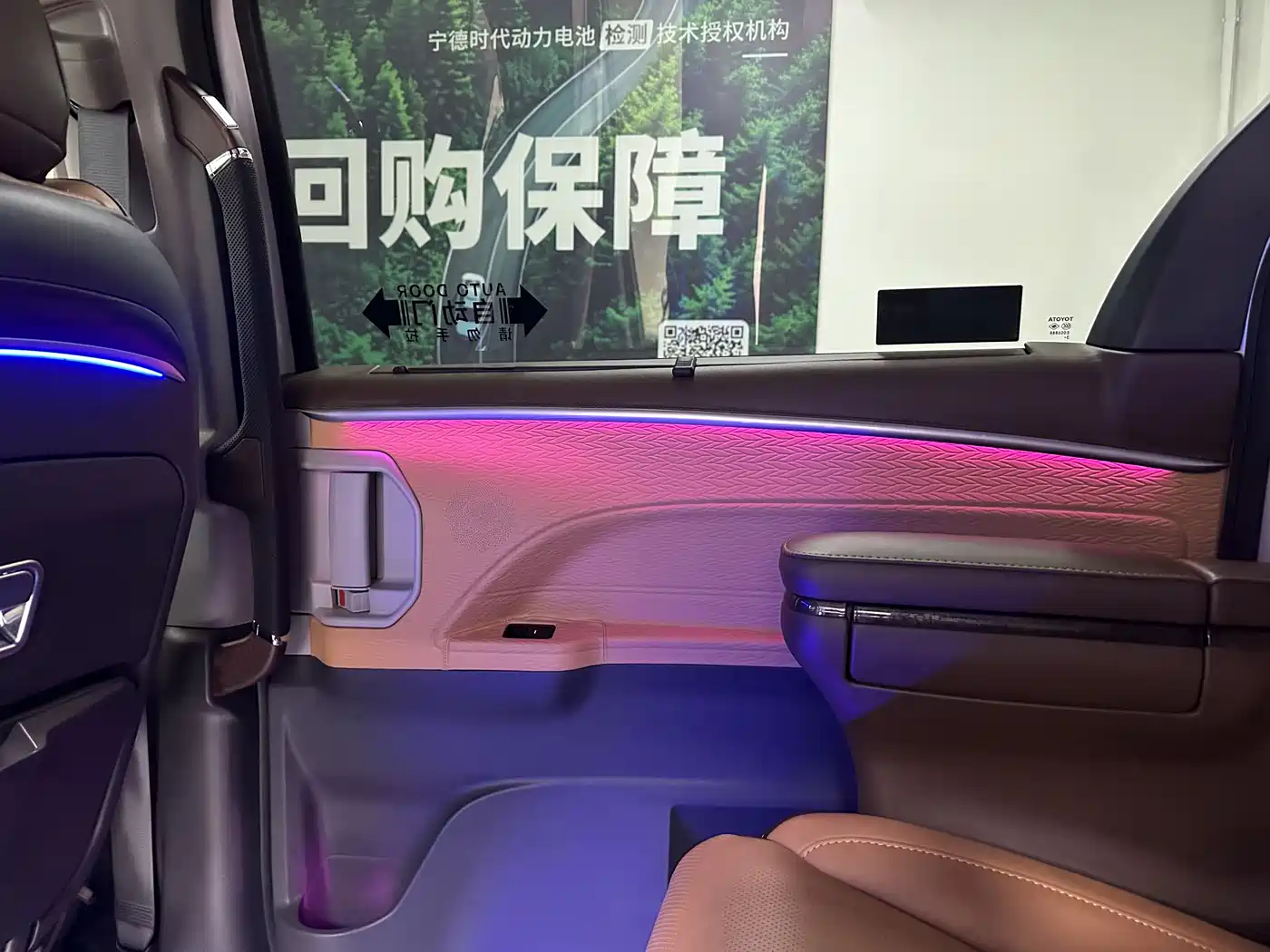 Toyota Granvia 2023 2.5L Hybrid Comfort Edition фото 16