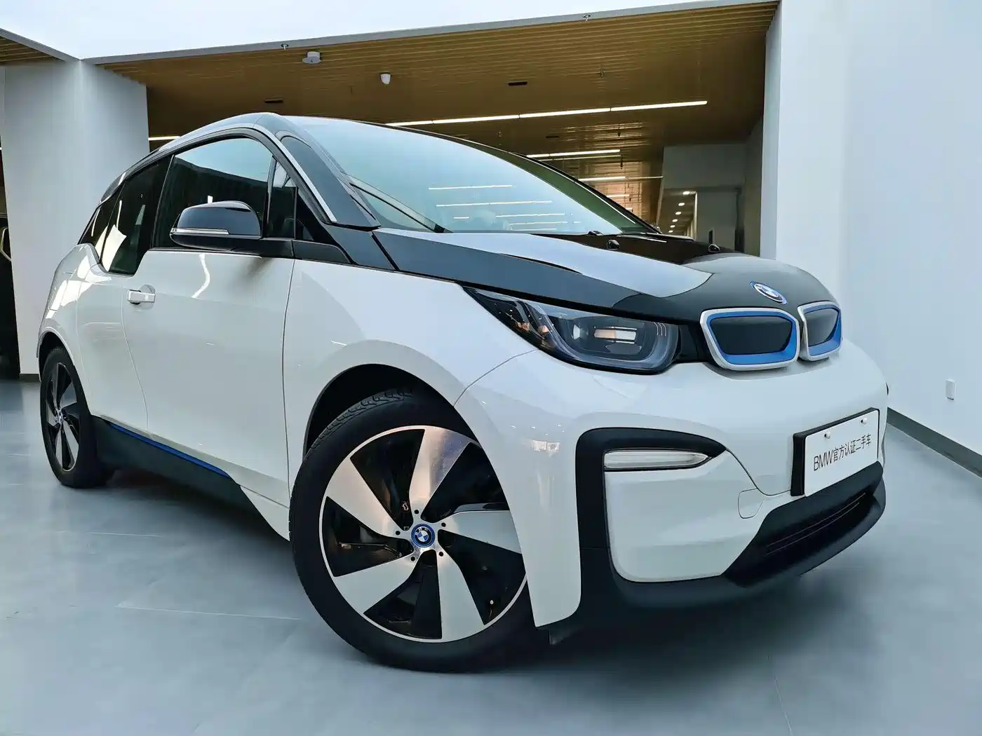 BMW i3 (Import) 2019 Quick Charge Version фото 4