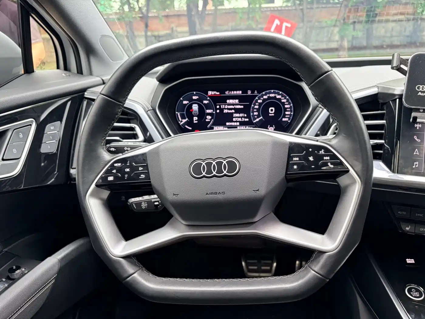 AUDI Q4 E TRON