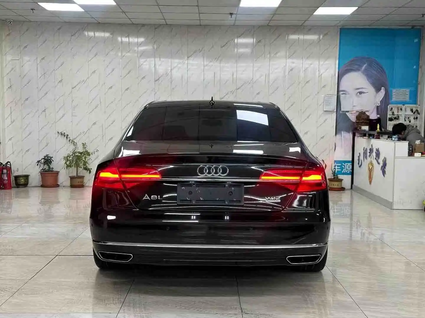 Photo 8 - Audi A8