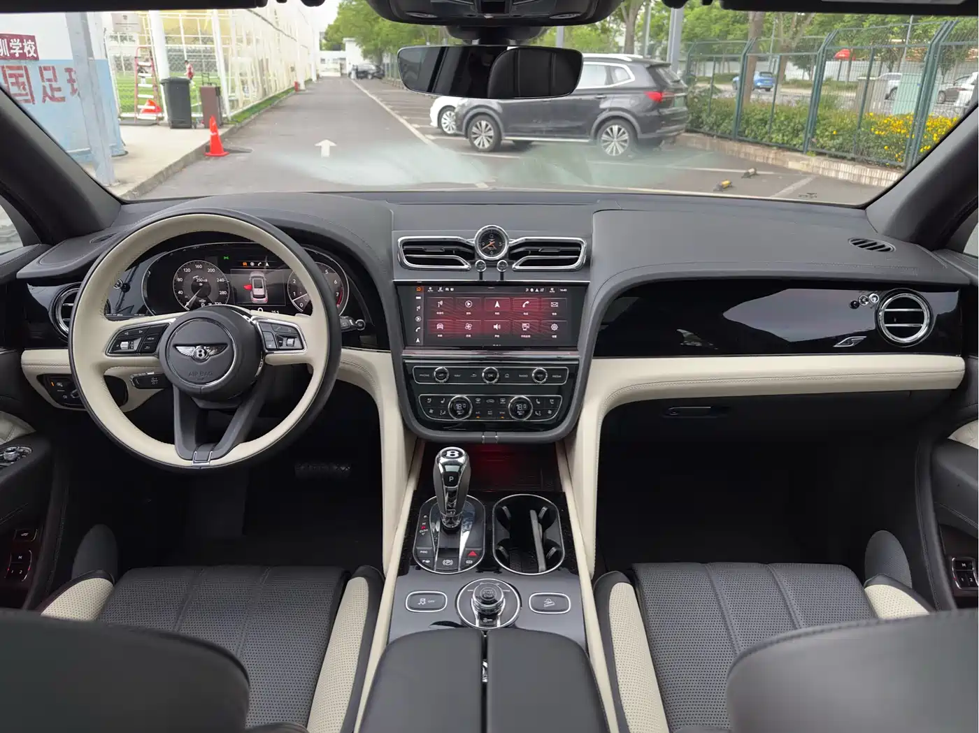 Photo 17 - Bentley Bentayga
