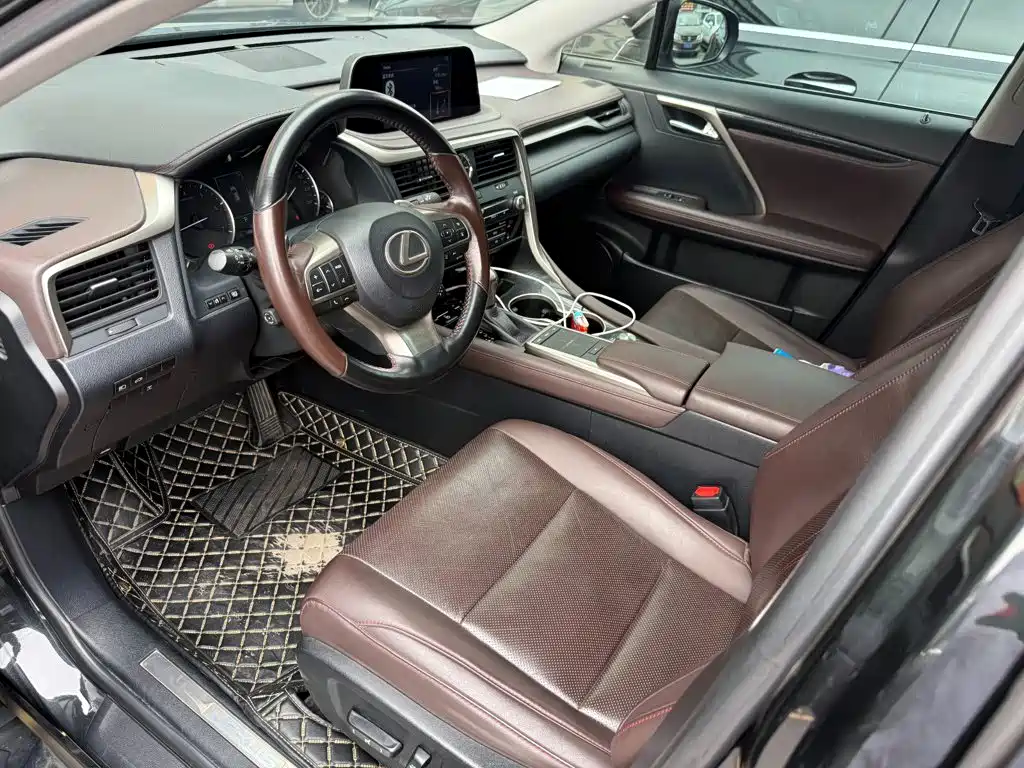 Фото 3 - Lexus RX