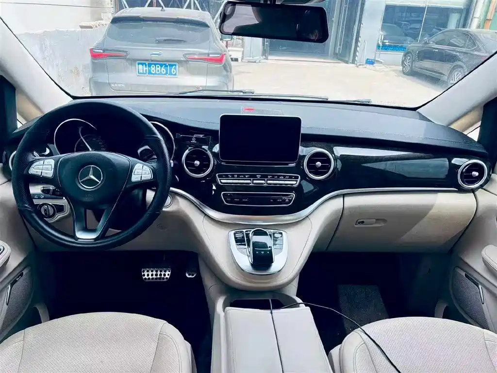 Mercedes-Benz V-Class 2016 V 260 L Premium Long фото 5