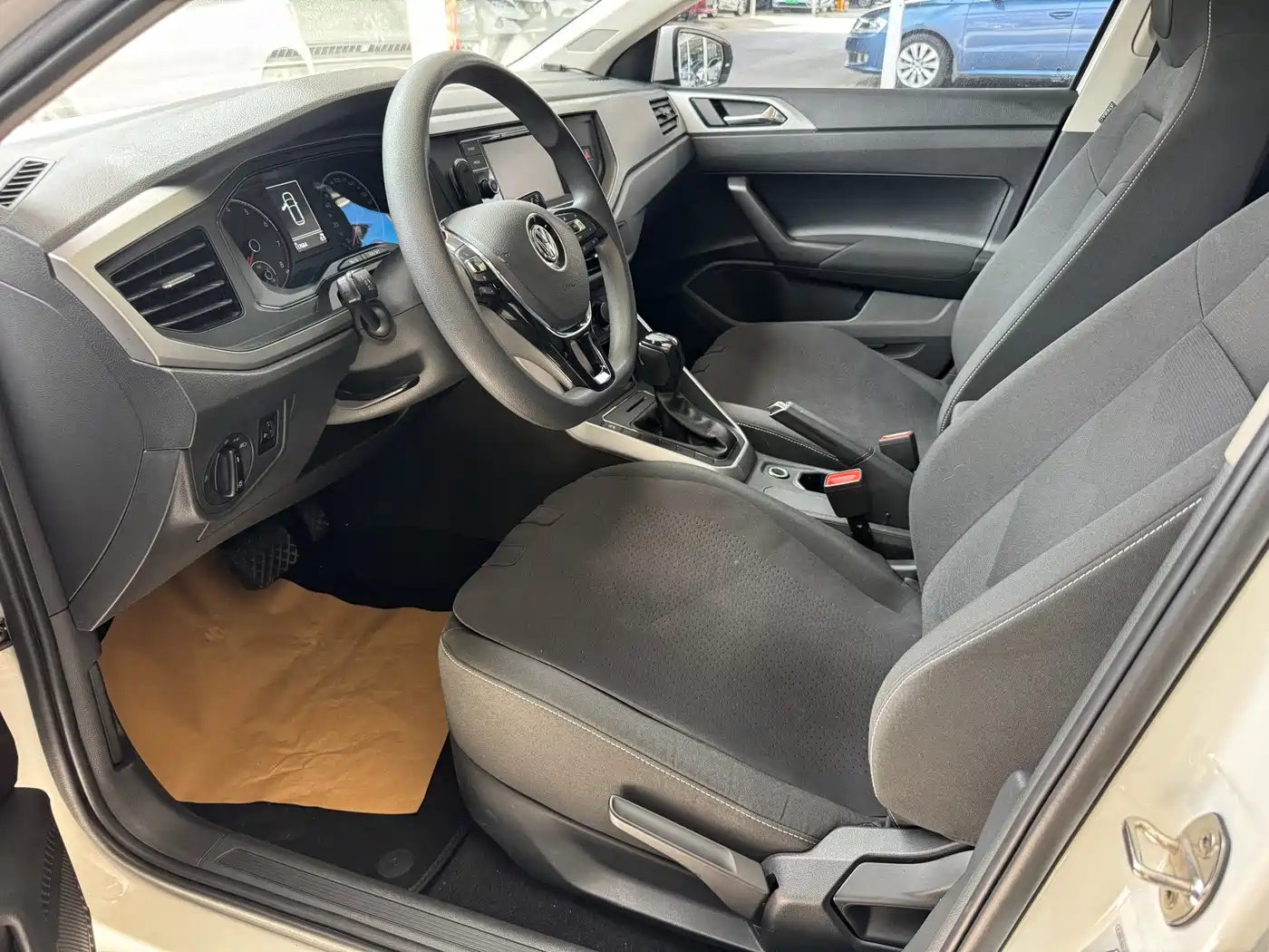 Volkswagen Polo 2021 Plus 1.5L Automatic Panorama Enjoyment Edition фото 7