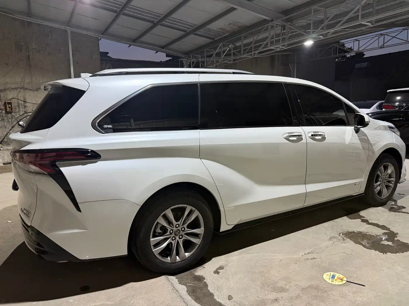 Toyota Sienna 2024 2.5L Hybrid 4WD Premium Edition фото 5