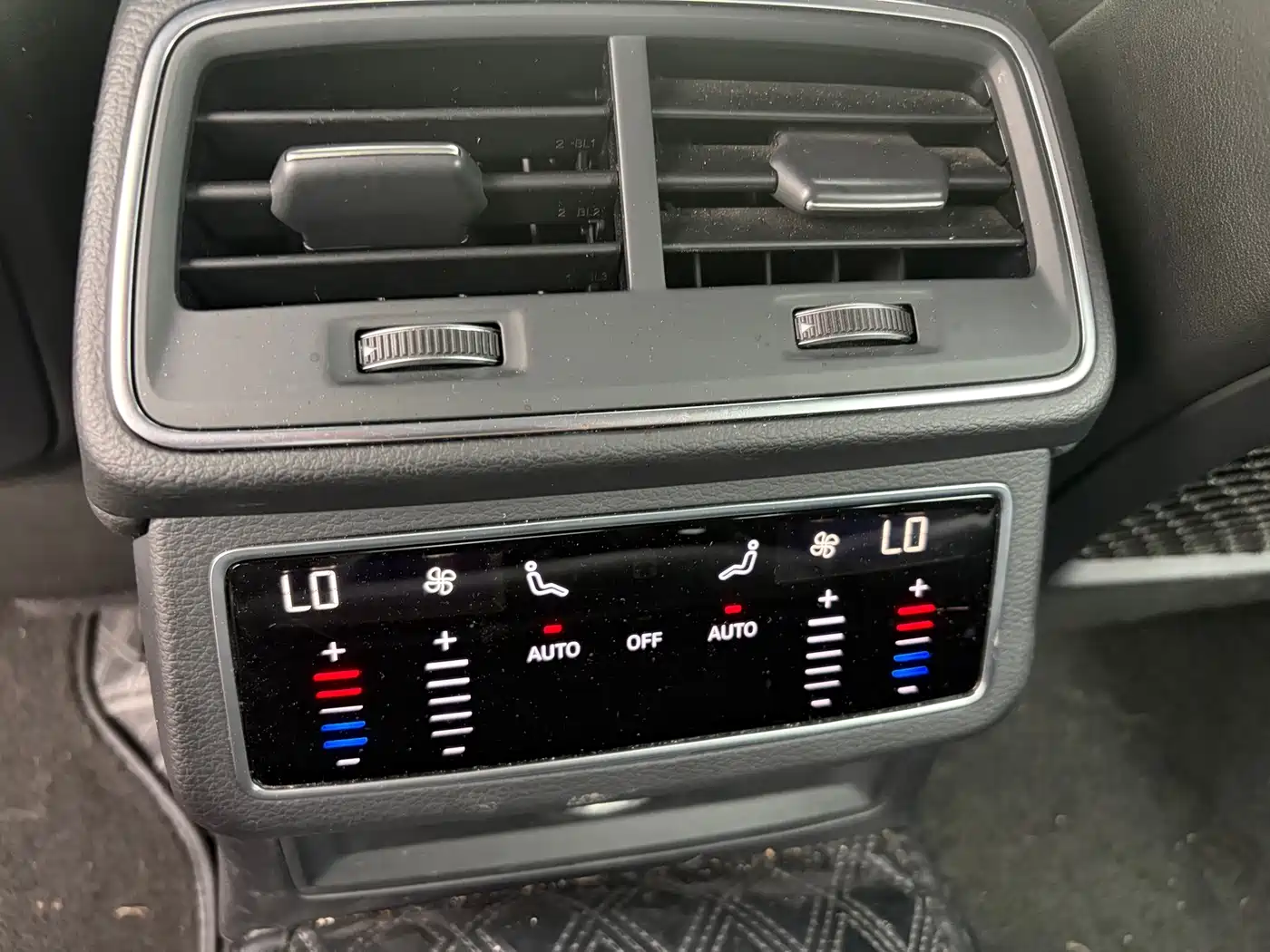 Фото 10 - Audi A6L