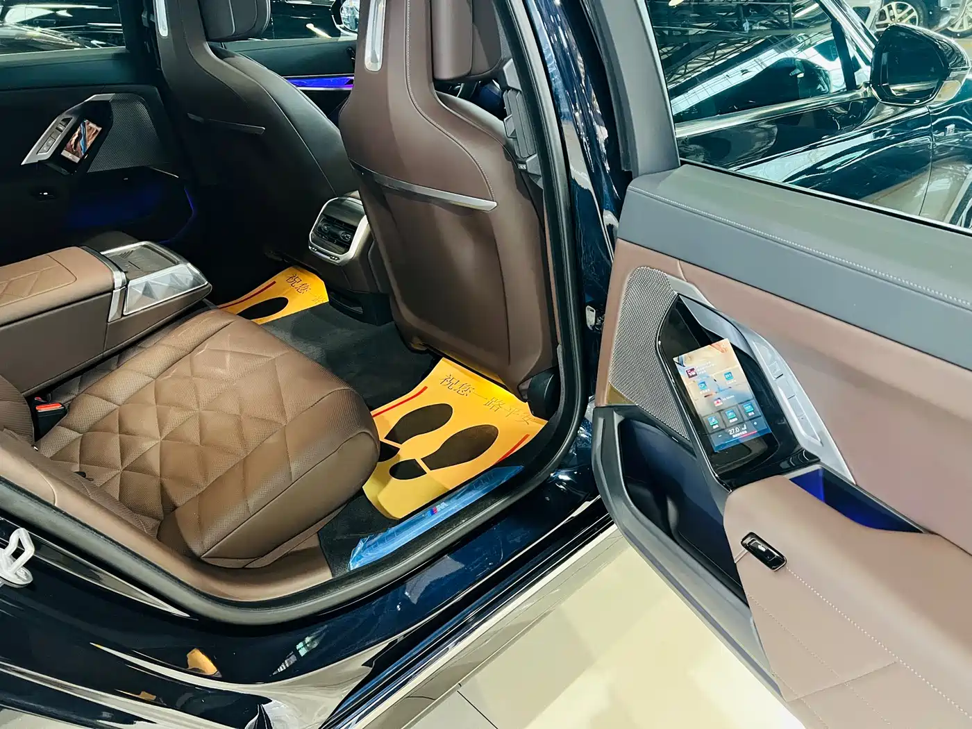 BMW 7 Series 2023 Model 735Li M Sport Package фото 11