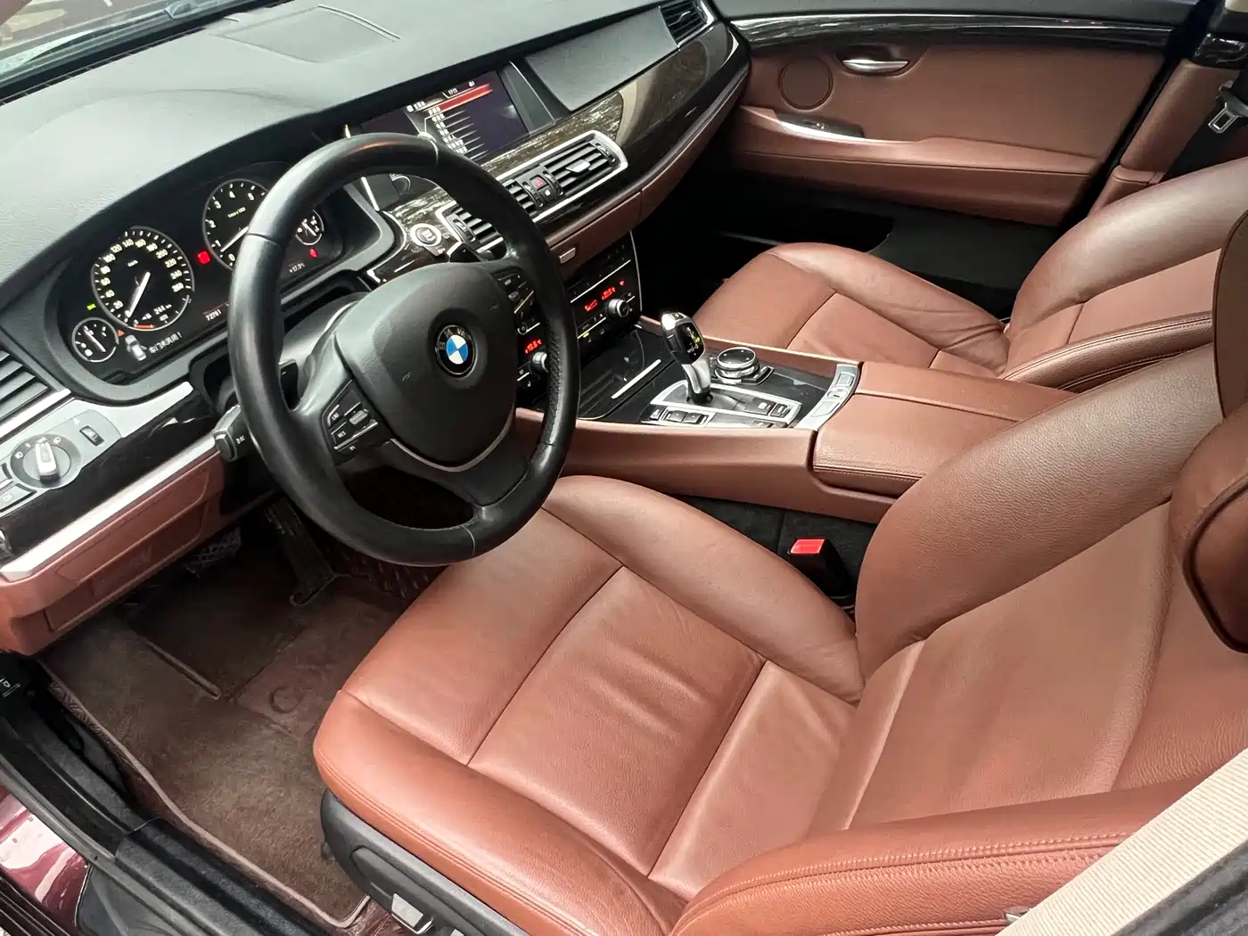 BMW 5 Series GT 2014 535i Leading фото 15