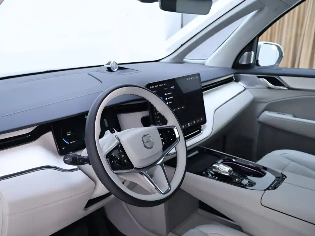 Volvo EM90 2024 2025 Ultra Six-Seater