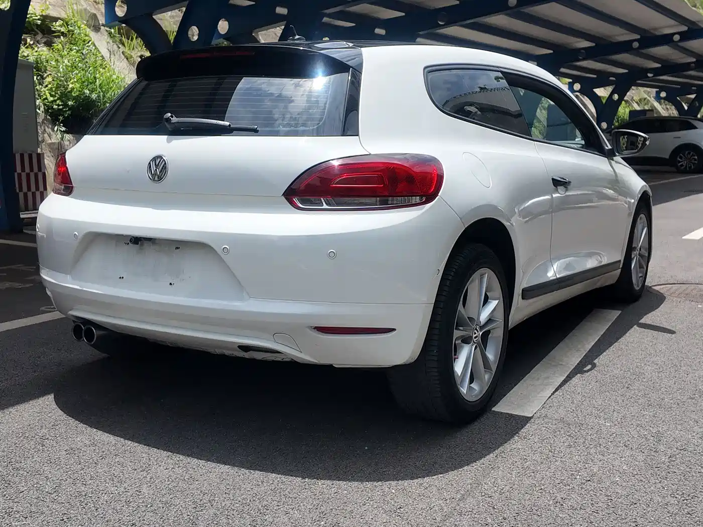 Volkswagen Scirocco 2011 2.0TSI Luxury фото 9