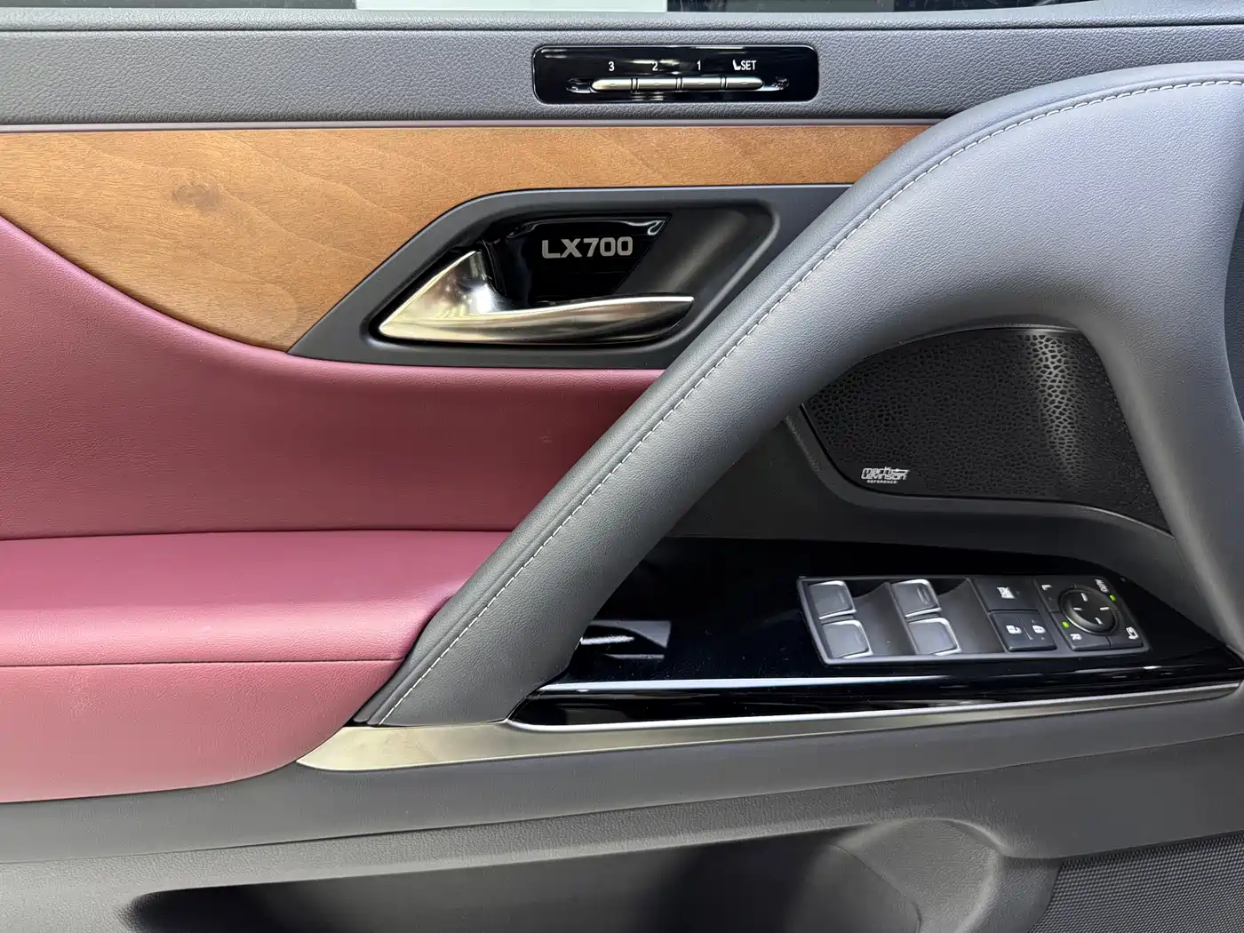 Lexus LX 2025 700h Boundary Edition фото 16