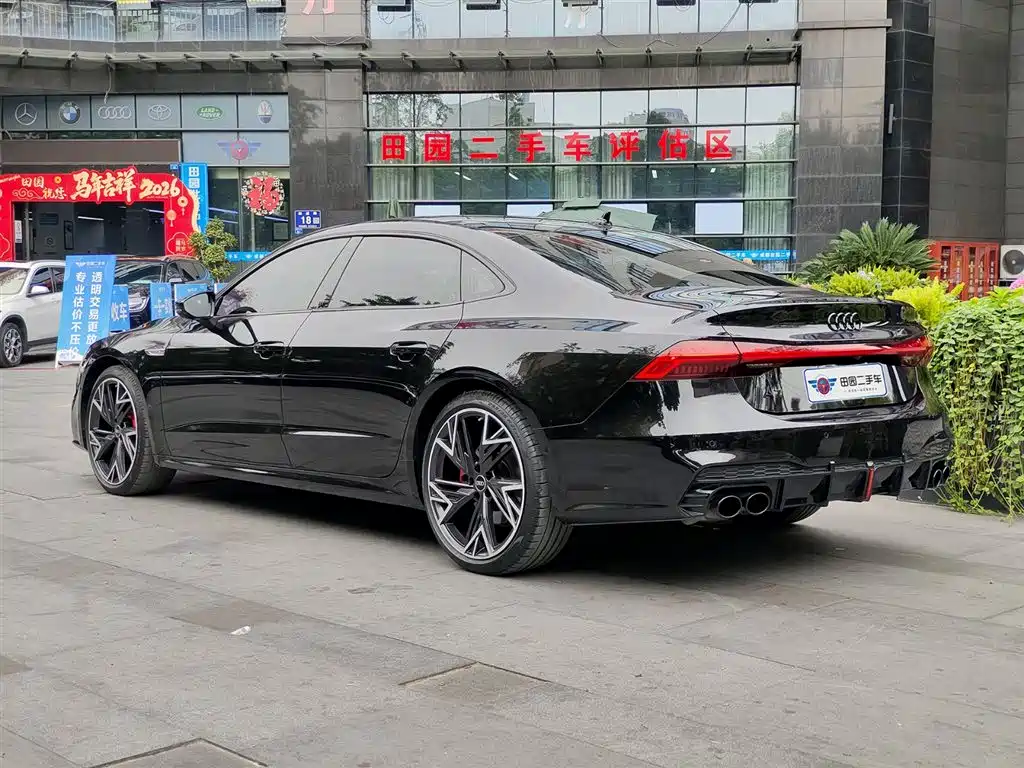 Audi A7L 2024 45 TFSI quattro Black Warrior Edition фото 4